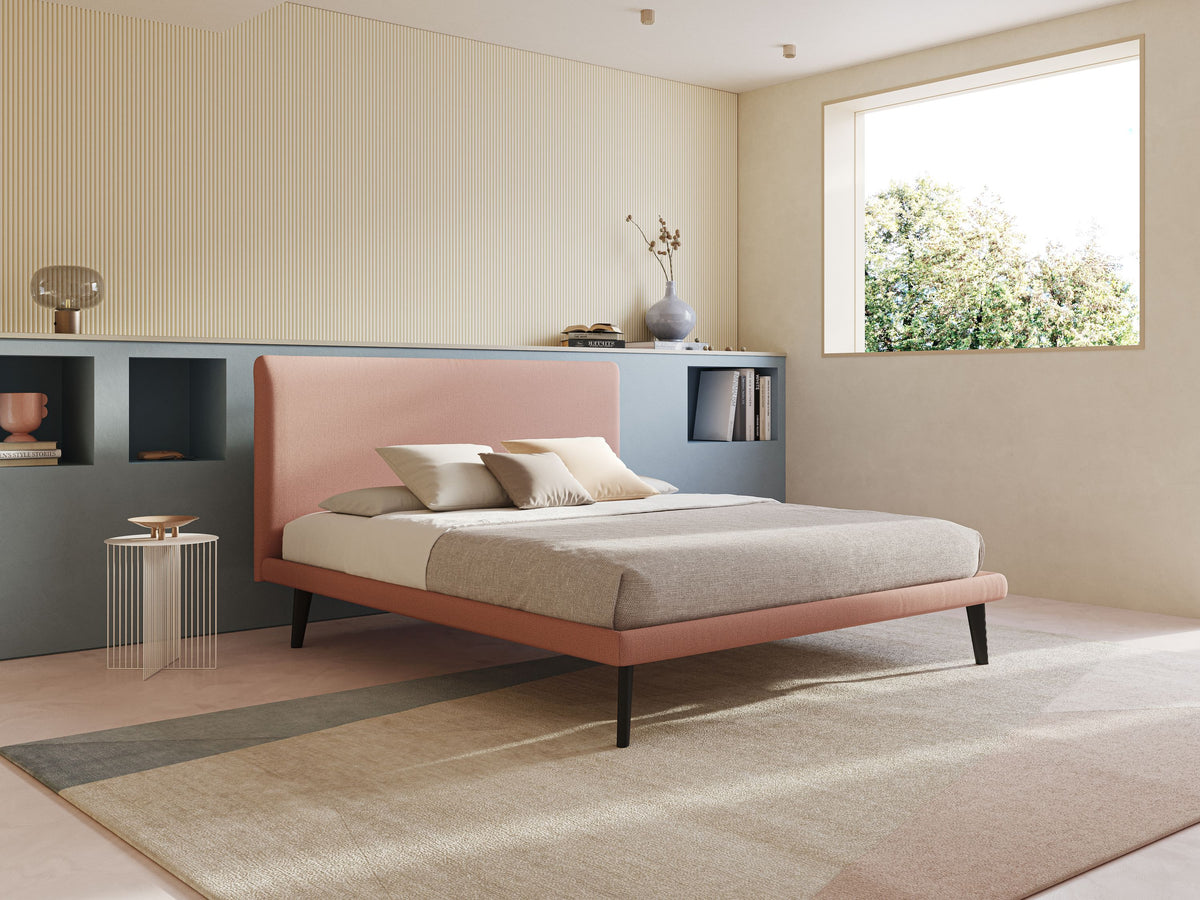 Noel letto minimal scandinavo con piedi in mogano e tessuto fiammato impermeabile T19 salmone - divitt.sbs