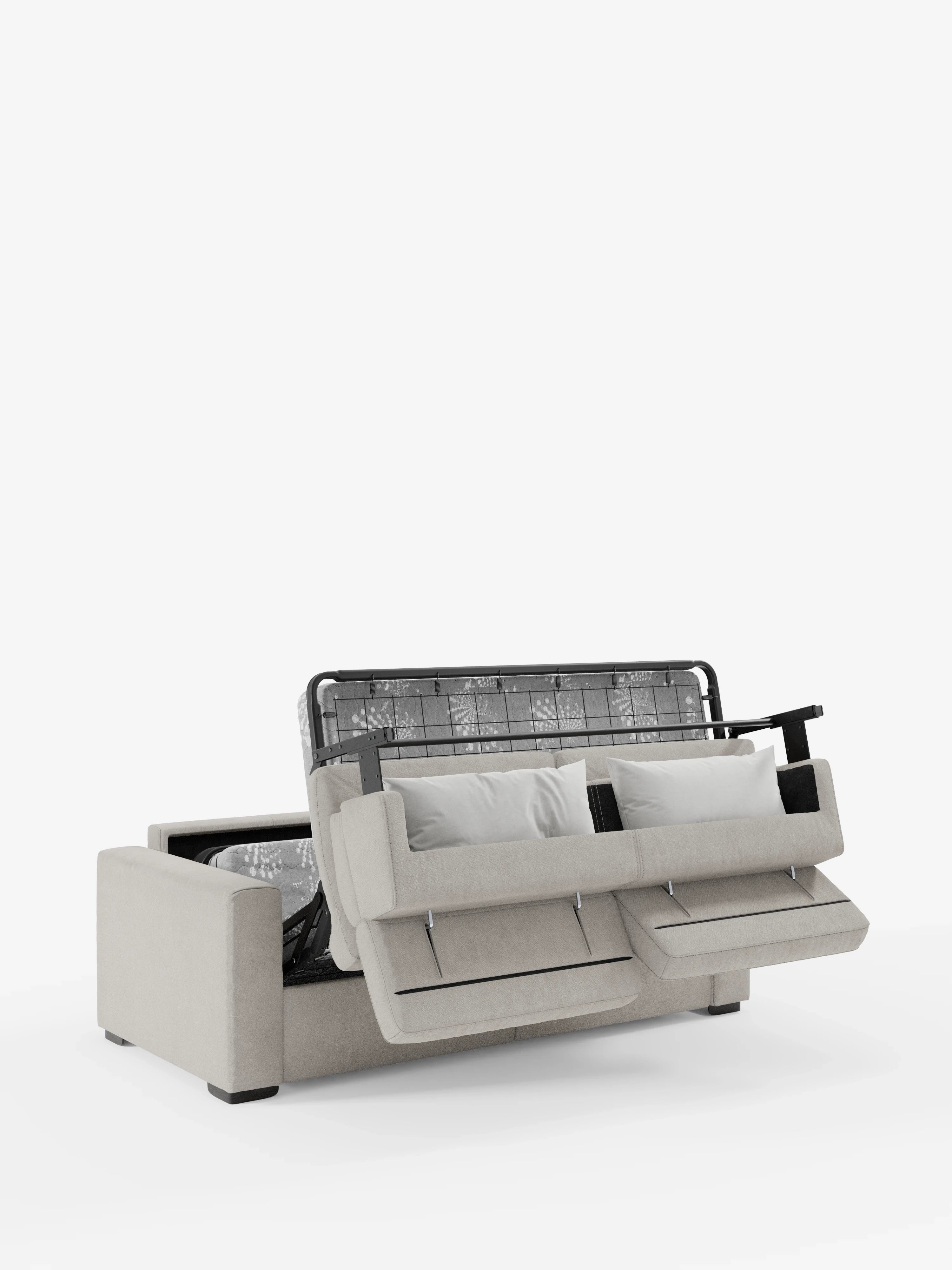 Il divano letto Maximus a 3 posti color beige con materasso ALTO 20 cm di divitt.sbs è raffigurato con la seduta sollevata, che rivela un materasso ripiegato e una struttura in metallo. Il divano è dotato di due cuscini dello schienale, di un ampio vano portaoggetti aperto sotto la seduta e di poggiatesta reclinabili in tessuto antimacchia certificato Oeko-Tex. Lo sfondo è bianco a tinta unita.