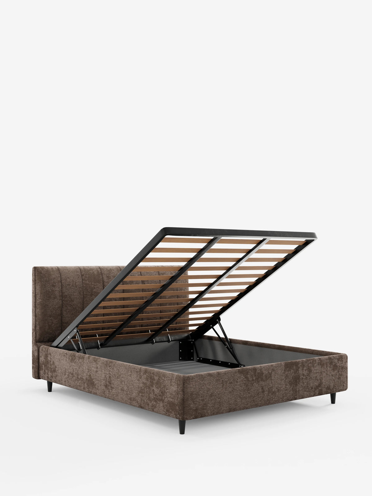 Il letto imbottito ONYX con contenitore e testiera verticale in tessuto certificato Oeko-Tex® è un letto imbottito marrone con una testiera alta a pannelli verticali, una rete a doghe e un vano contenitore sotto il letto su sfondo bianco.