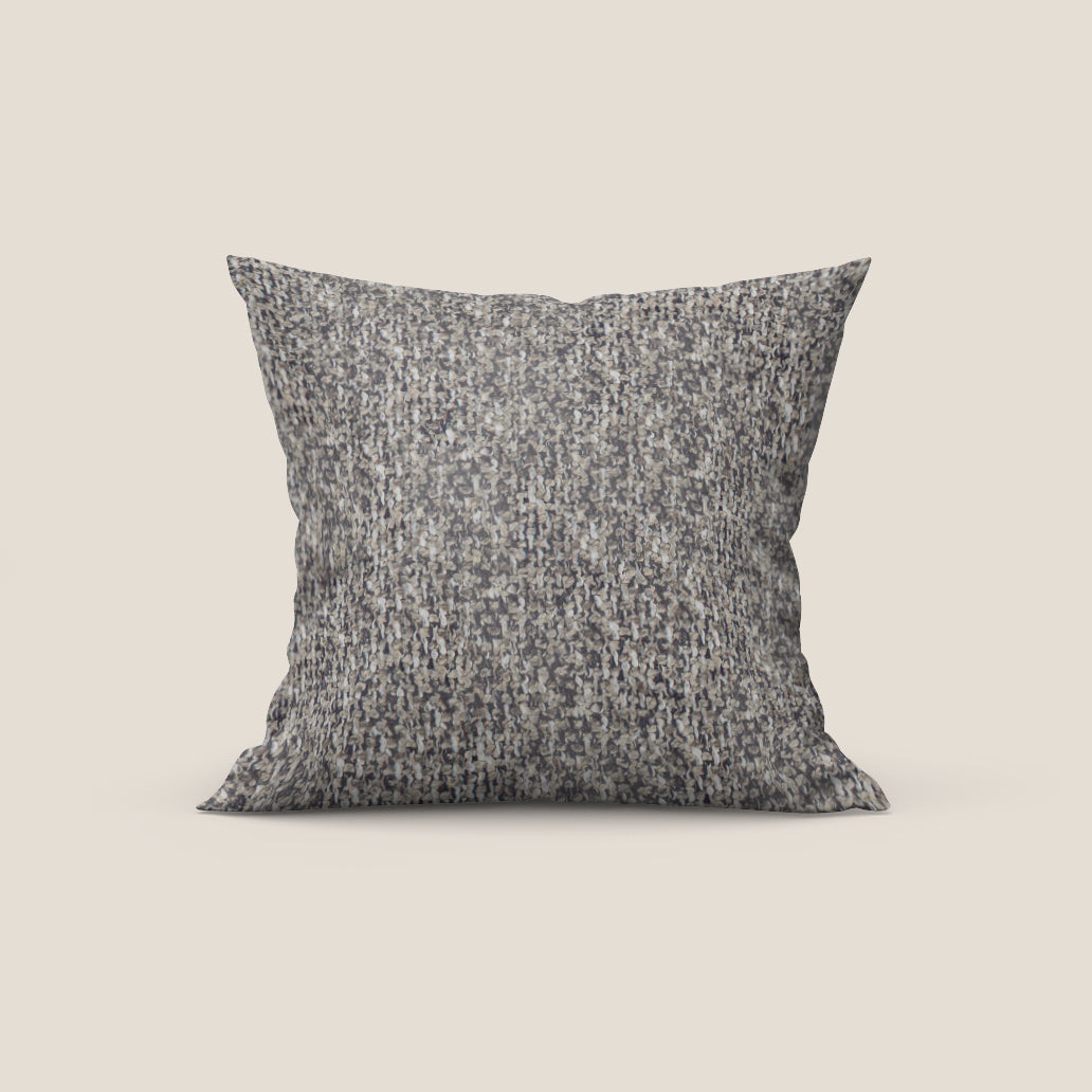 Sonic cuscino disponibile in diversi colori realizzato in pregiato bouclé smacchiabile T12 talpa - divitt.sbs