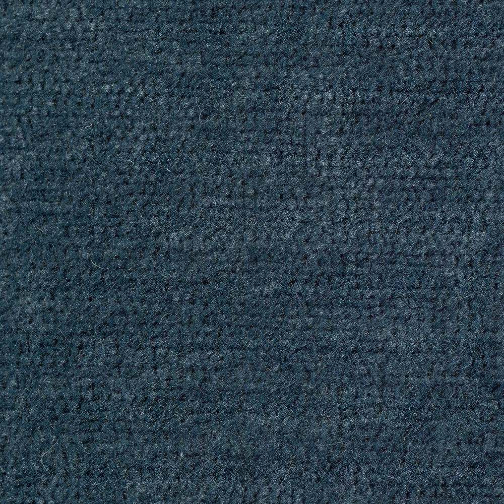 Primo piano sul tessuto blu navy scuro del modello Personalizzazione in T31 BOLERO, caratterizzato da una morbida trama spazzolata con un vello sottile e uniforme e un aspetto denso e intrecciato.