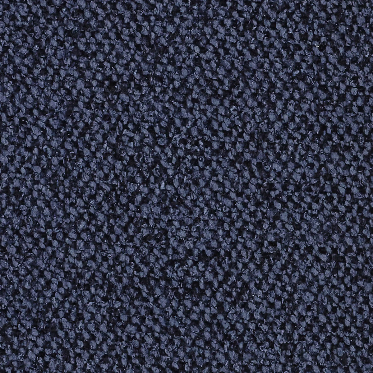 Primo piano del cuscino Lambada di divitt.sbs in colore blu scuro, caratterizzato da un tessuto T33 lavabile e impermeabile a trama fitta, simile al cotone, per un colore uniforme e un aspetto sottilmente strutturato. Disponibile in vari colori.