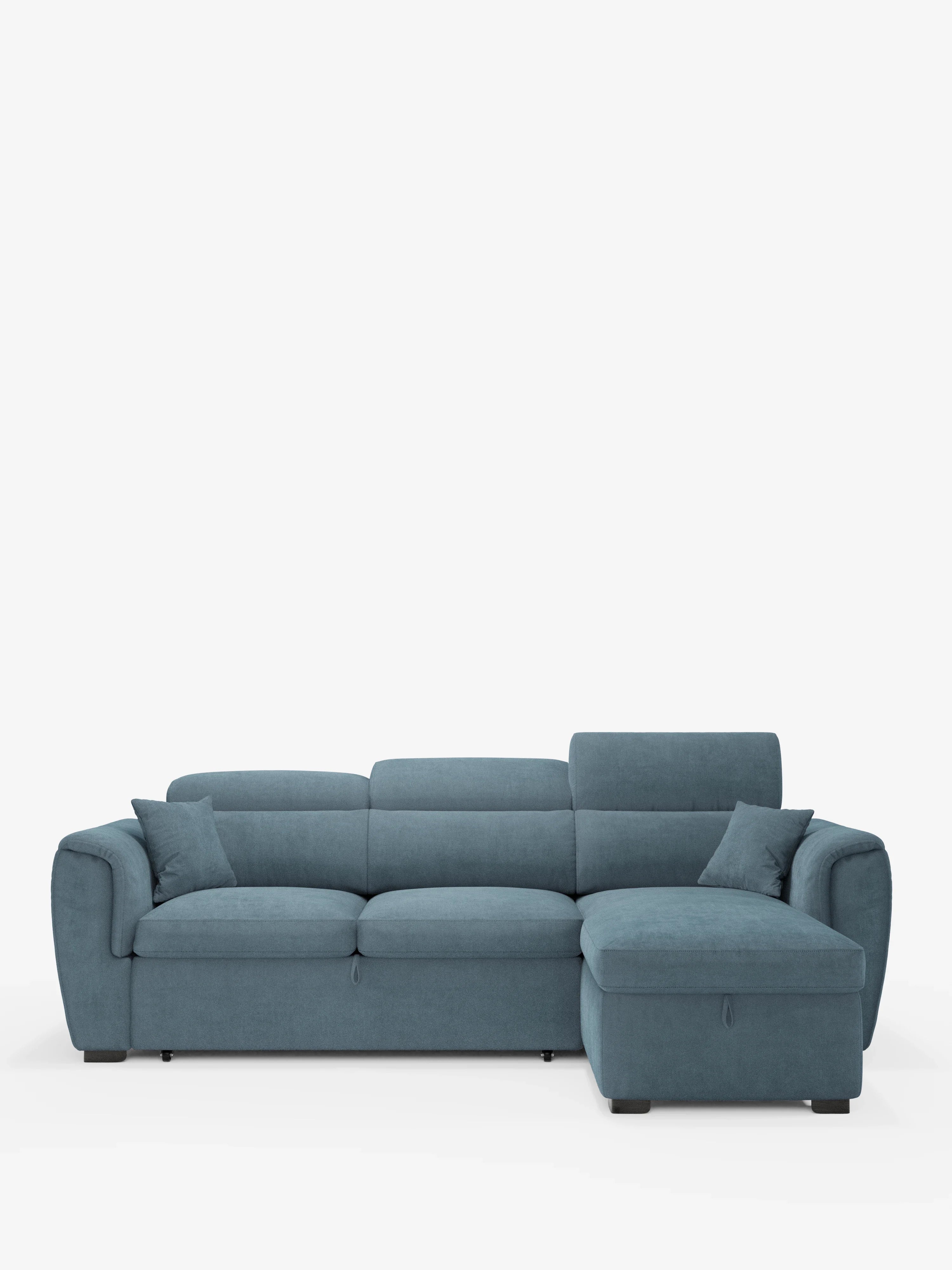 Vi presentiamo il divano letto Titano con penisola reversibile contenitore di divitt.sbs. Questo moderno divano blu è dotato di morbidi cuscini e due braccioli, con una versatile estensione a chaise longue (penisola reversibile) sul lato destro per un relax ancora maggiore. Progettato con poggiatesta reclinabili, tessuto antimacchia e un pratico vano contenitore, include anche un elemento estraibile aggiuntivo. Il divano è completato da due piccoli cuscini coordinati e poggia su bassi piedini neri, che