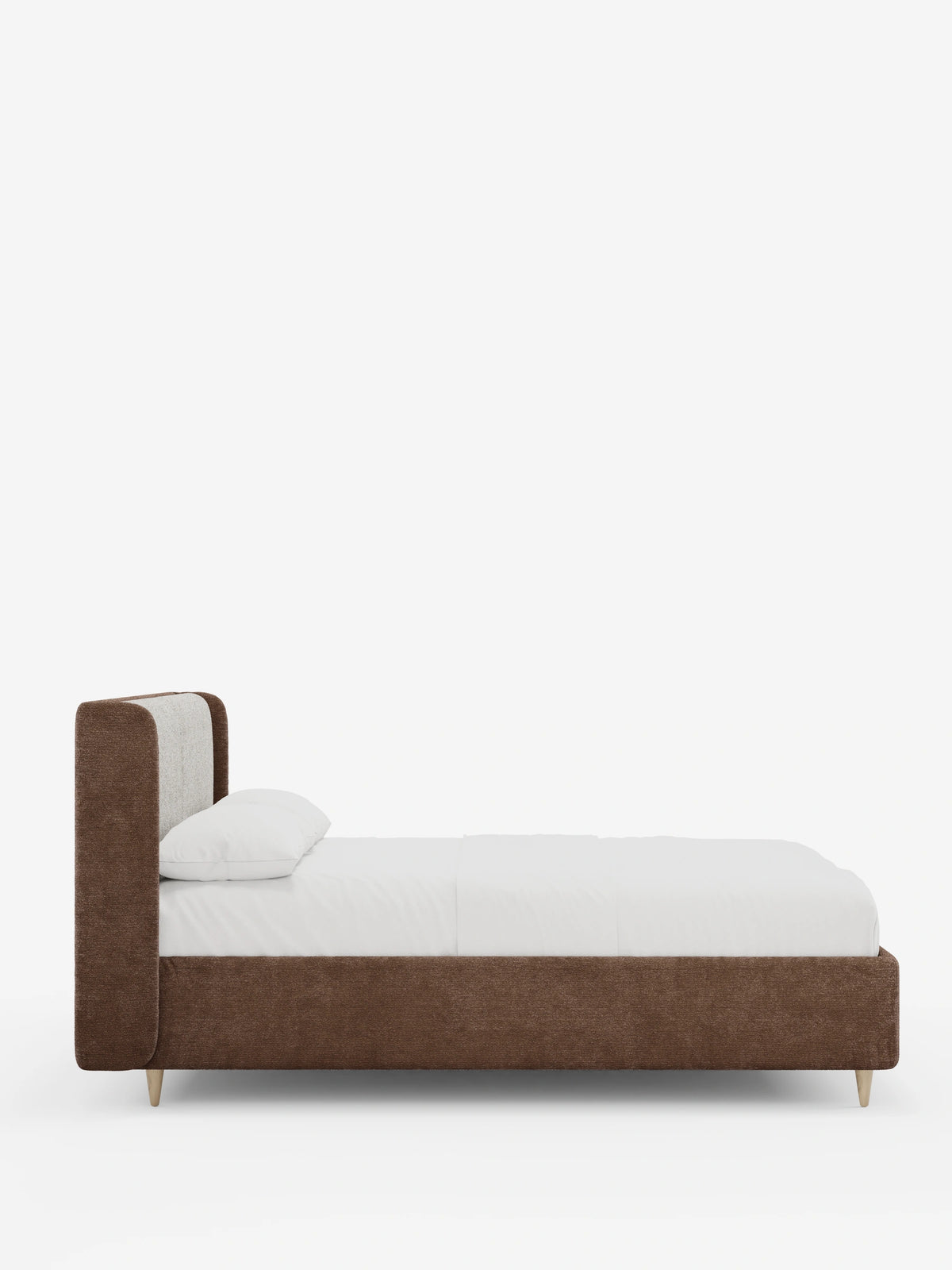 Vista laterale di un letto imbottito bicolore VALKIRIA con contenitore, caratterizzato da una testiera ricurva con struttura in tessuto marrone scuro e pannello interno testurizzato grigio chiaro, su gambe corte in legno chiaro.