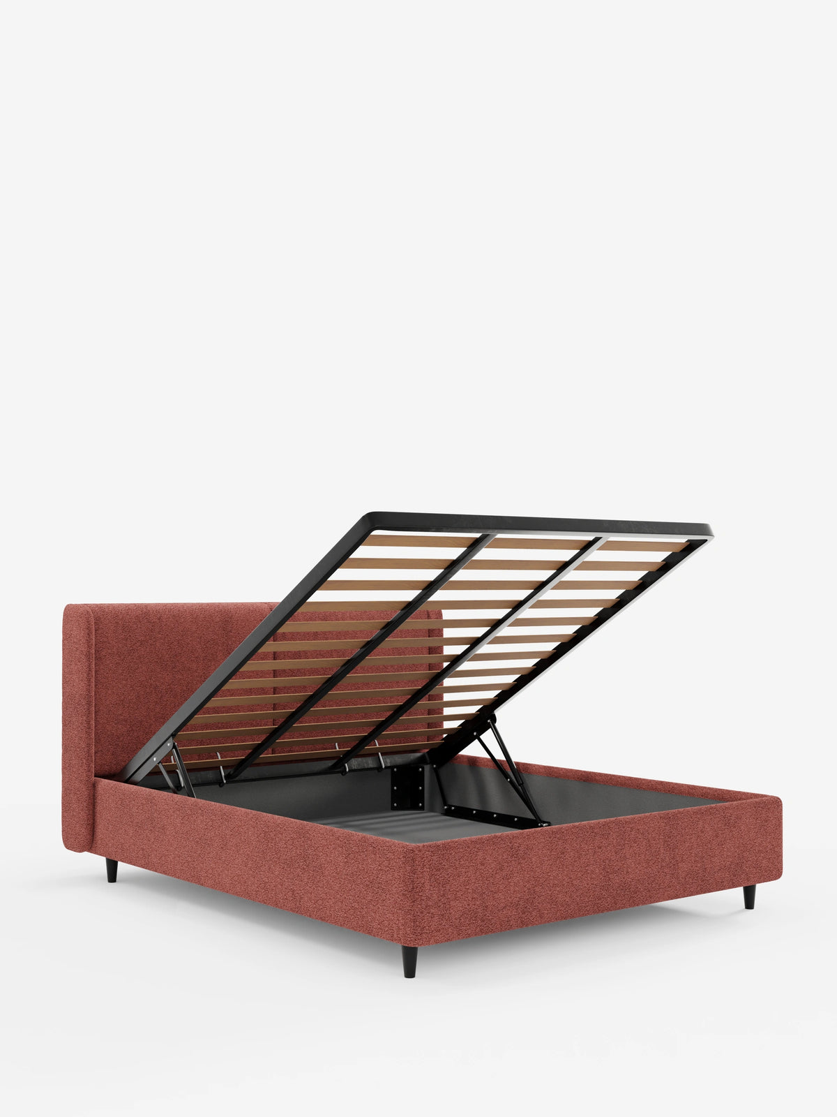 Un letto di design VALKIRIA color terracotta con vano contenitore e testiera avvolgente - 2 cuscini imbottiti e tessuto Oeko-Tex® con rete a doghe sollevabile, che, una volta aperta, rivela un vano contenitore sostenuto da un meccanismo in metallo nero.