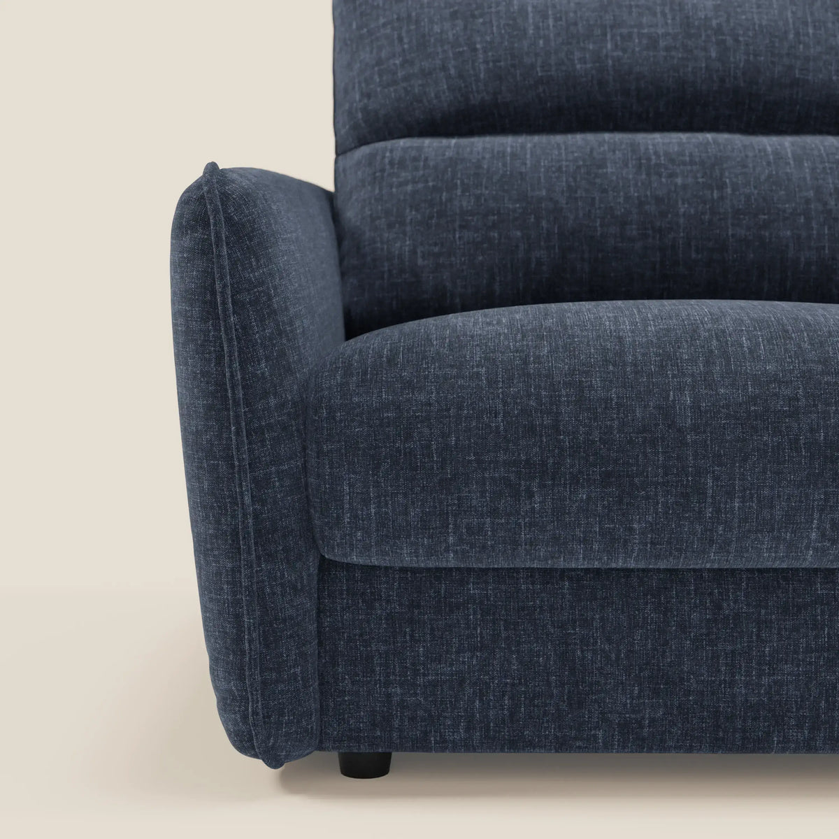 Elios Divano letto con morbidi cuscini spalliera in tessuto smacchiabile T24 blu notte - divitt.sbs